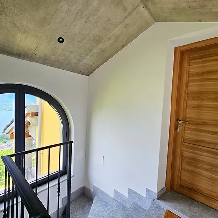Casa Loro, - Di